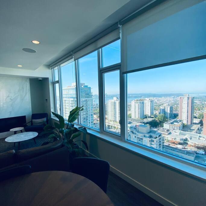 360º Rooftop Patio Views. Your-Home-Away-From-Home North Vancouver Extérieur photo